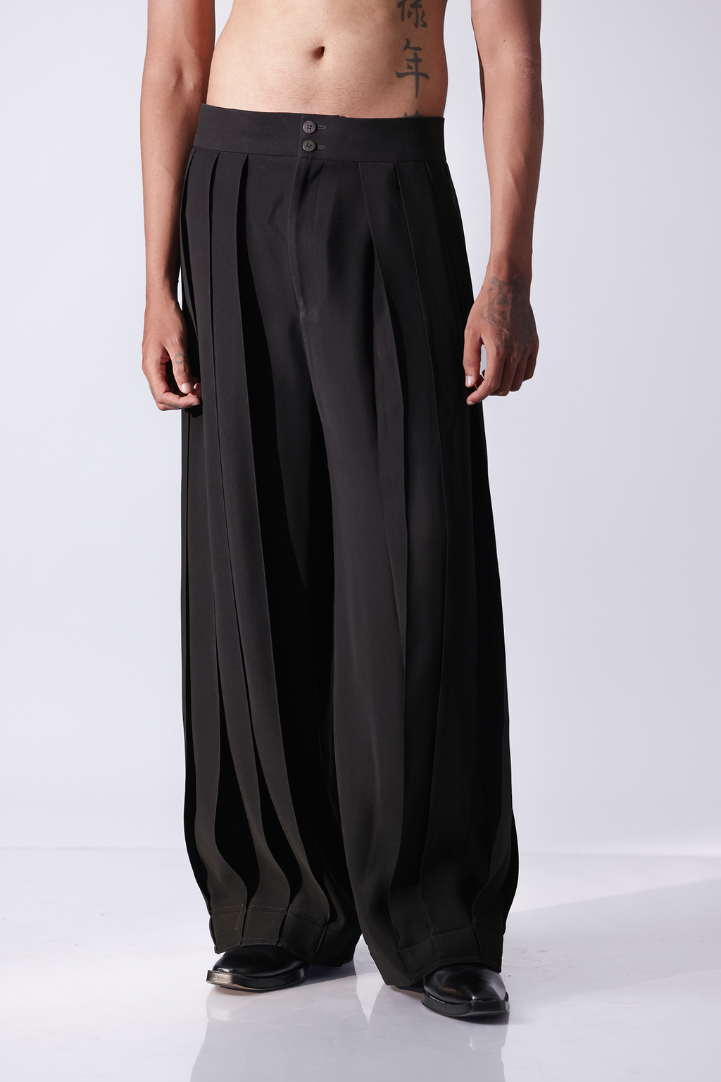 Black Cupro pleated Pants