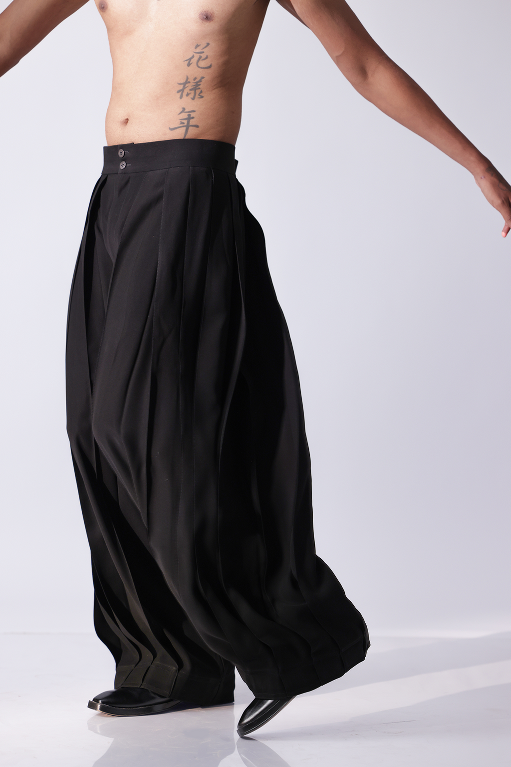 Black Cupro pleated Pants