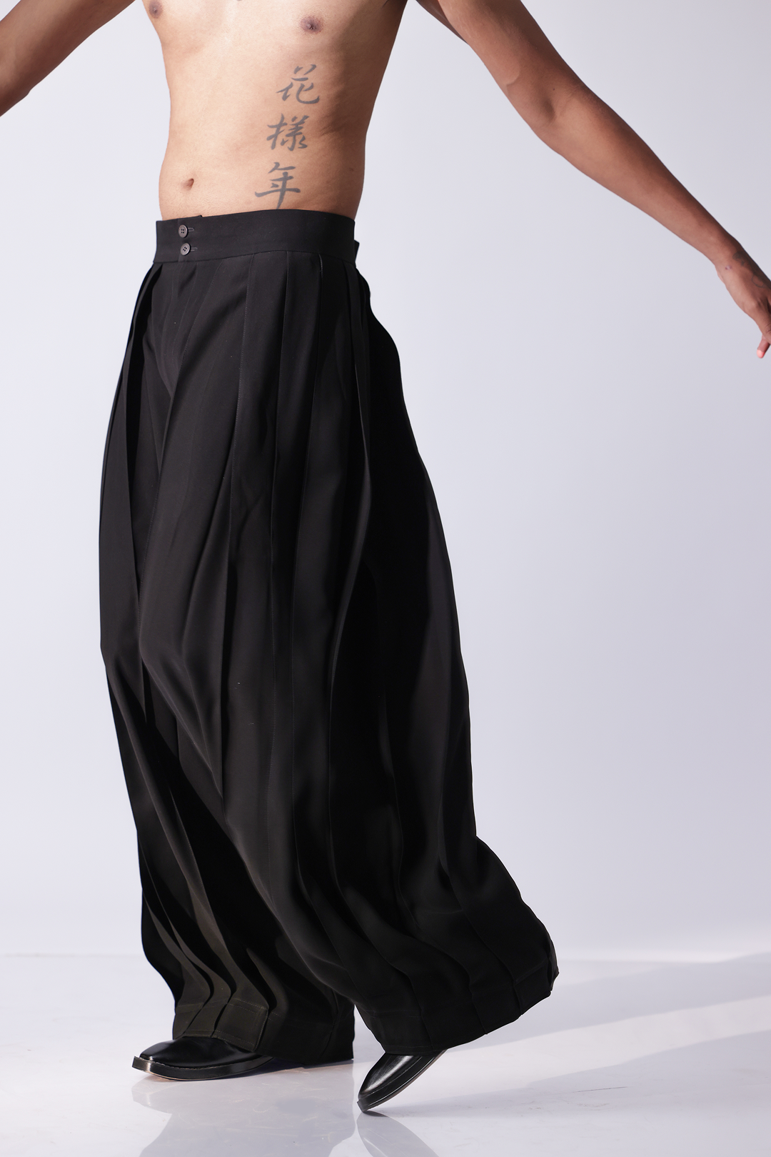 Black Cupro pleated Pants