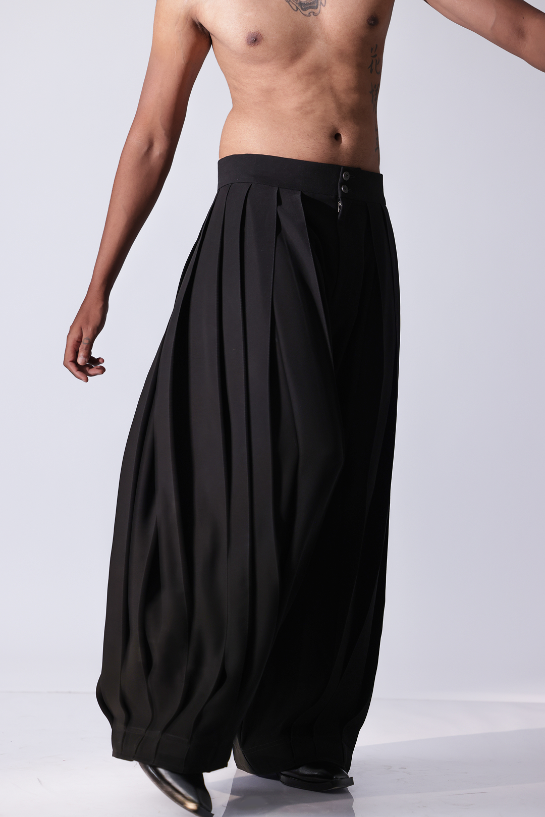 Black Cupro pleated Pants