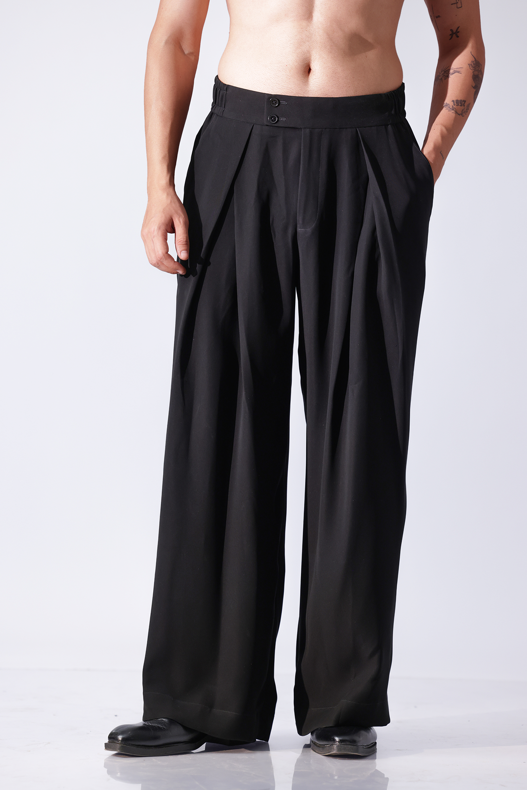 Black overlap pleated pants
