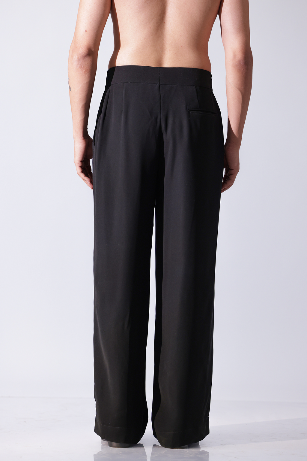 Black overlap pleated pants