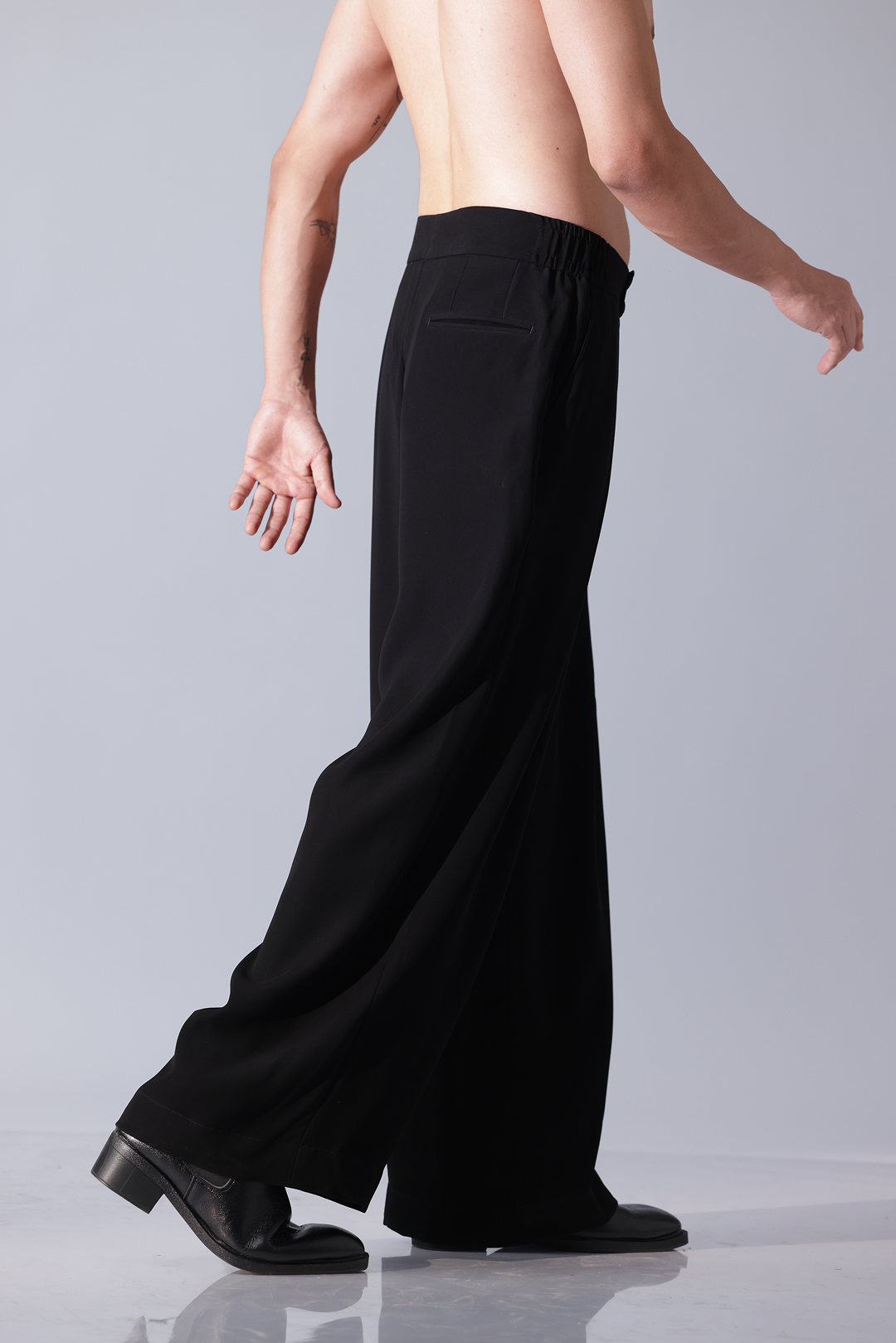 Black overlap pleated pants
