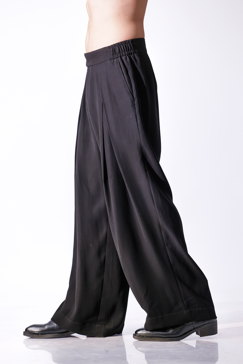 Black overlap pleated pants