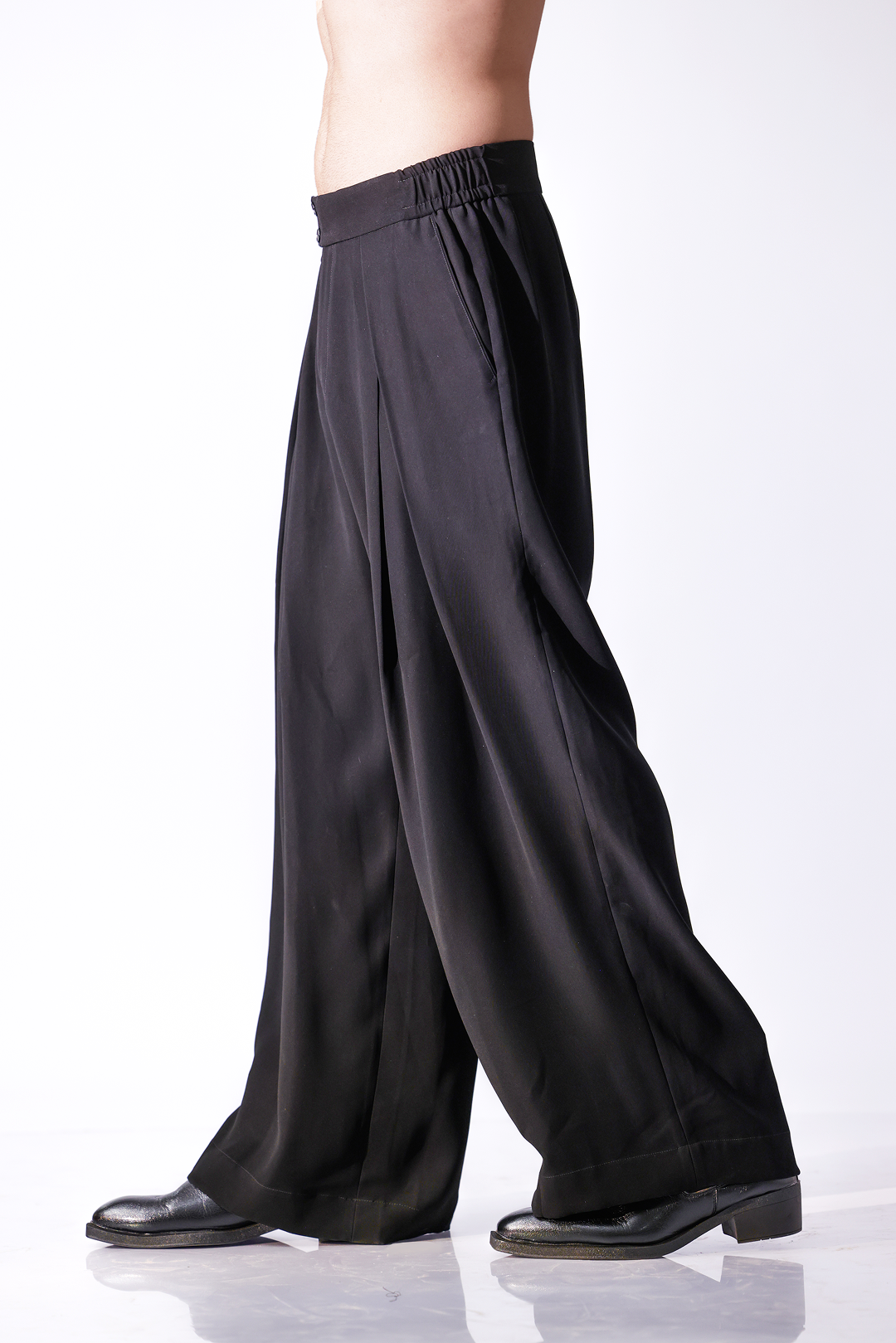 Black overlap pleated pants