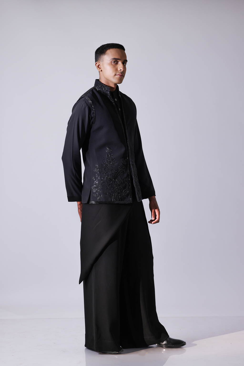 Black bandi with floral beads emboidery