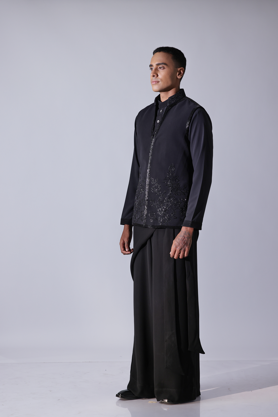 Black bandi with floral beads emboidery