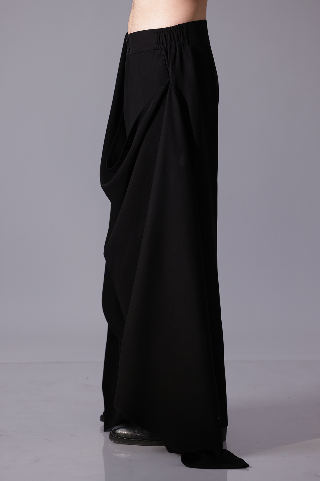 Black pants with drpape allover front