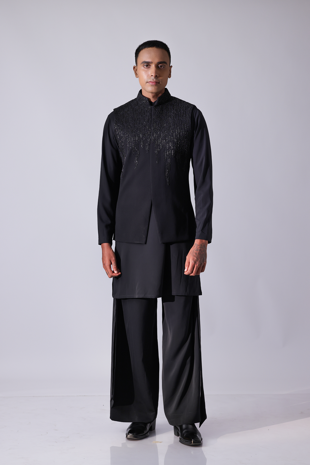 BANDI - Black button-hidden bandi jacket with tonal abstract bead em