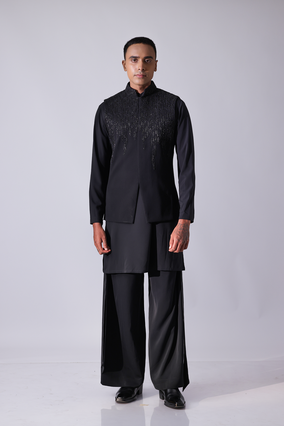 BANDI - Black button-hidden bandi jacket with tonal abstract bead em