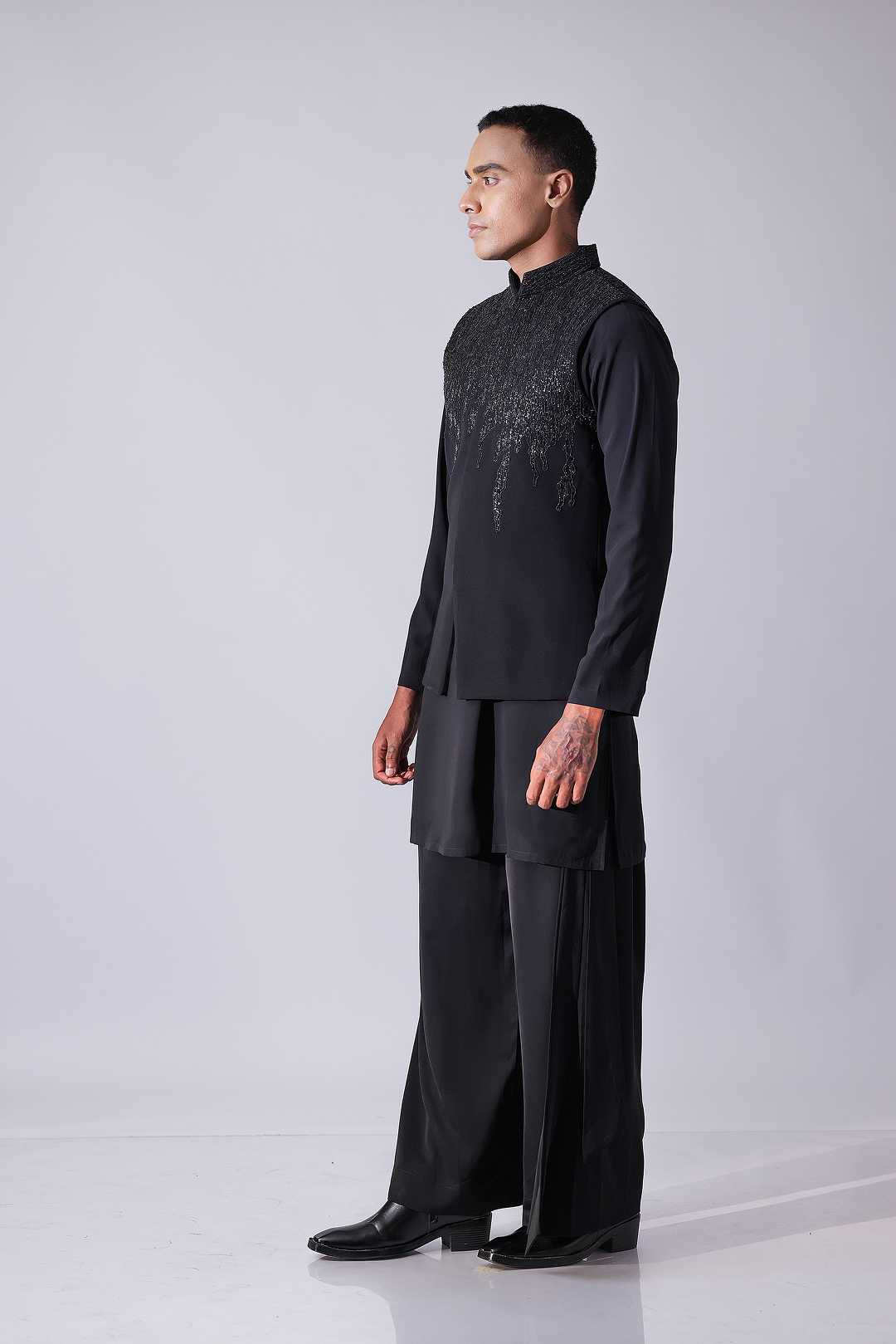 Black Tonal Embroidery Bandi