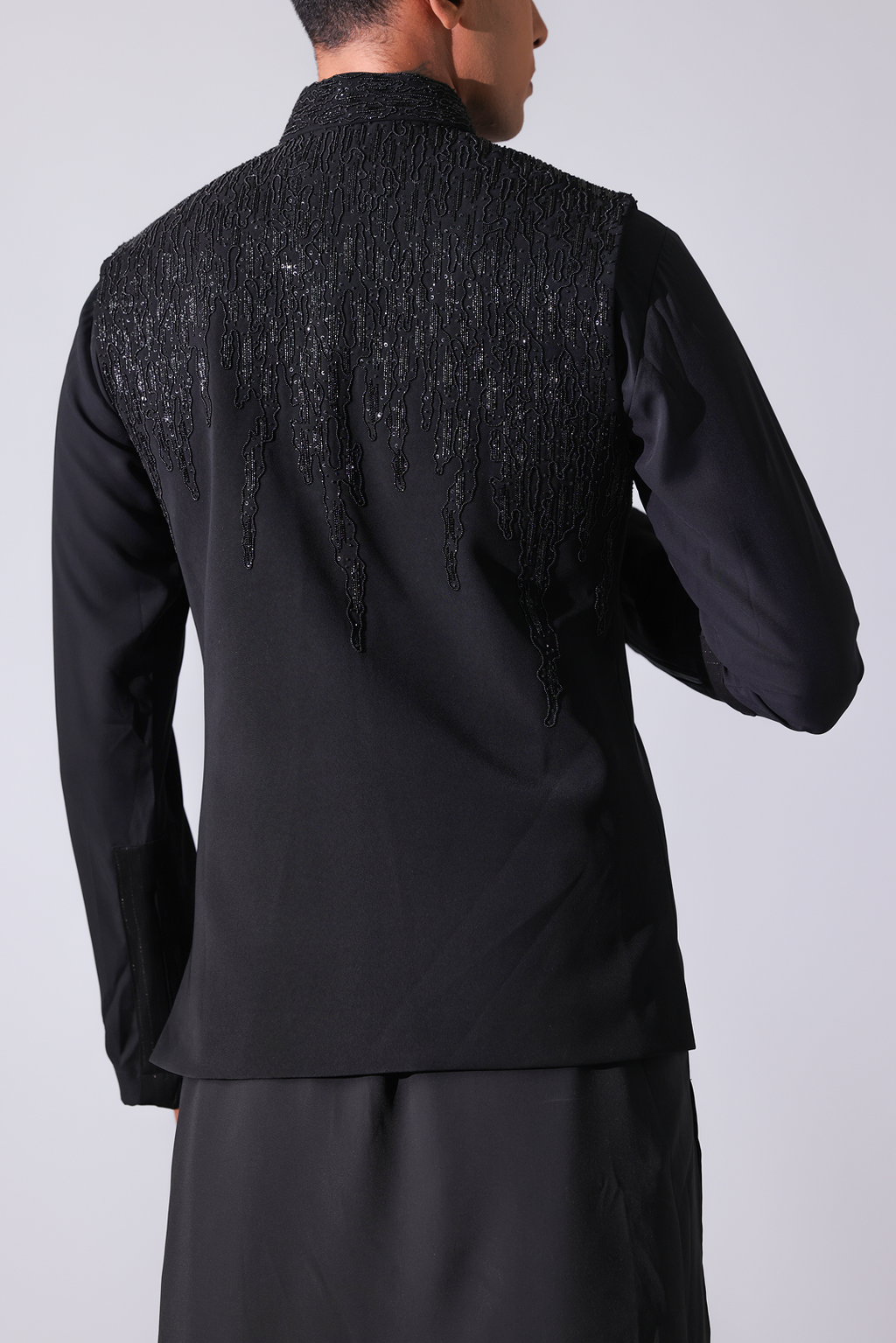 BANDI - Black button-hidden bandi jacket with tonal abstract bead em