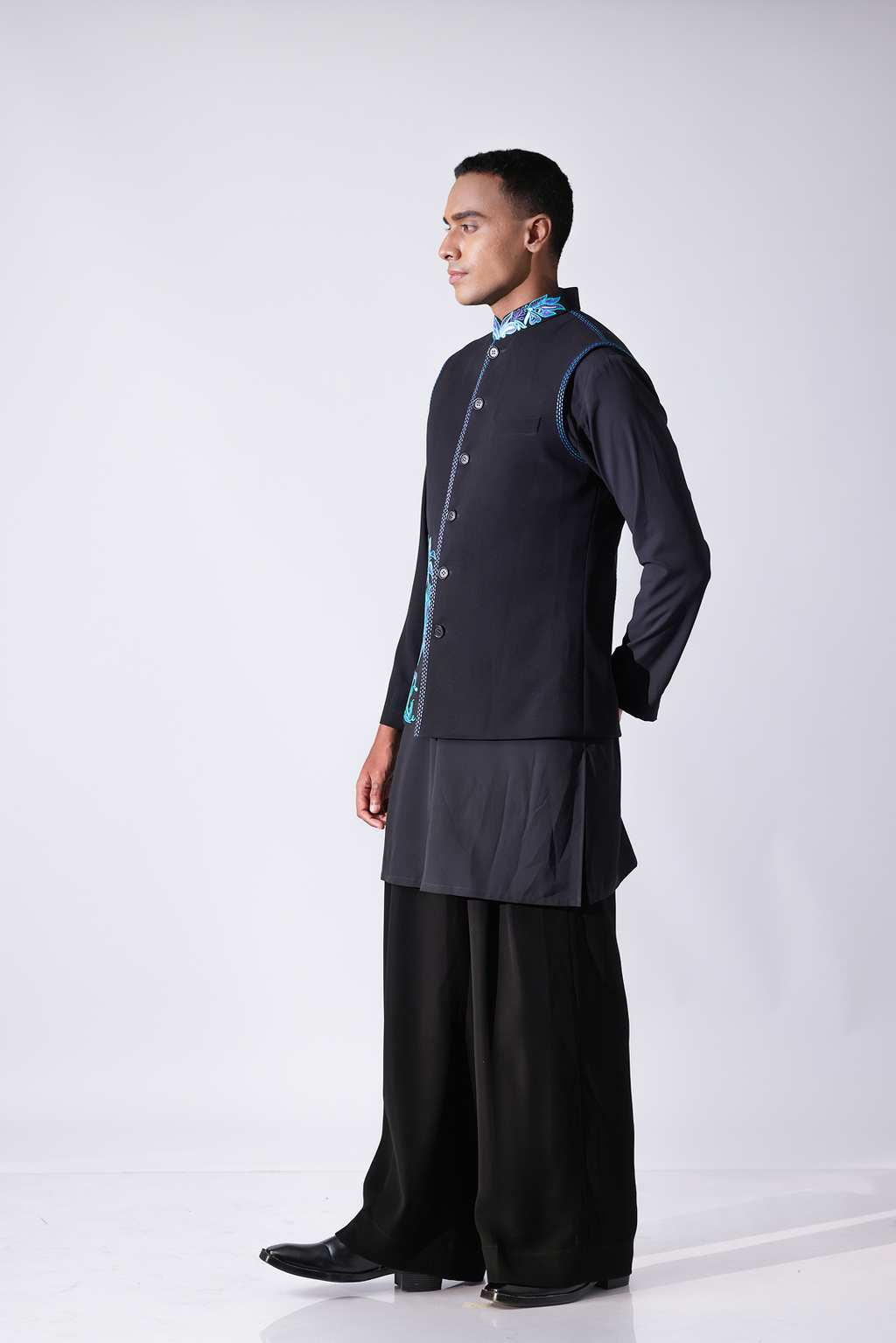 BANDI - Black bandi with blue floral embroidery